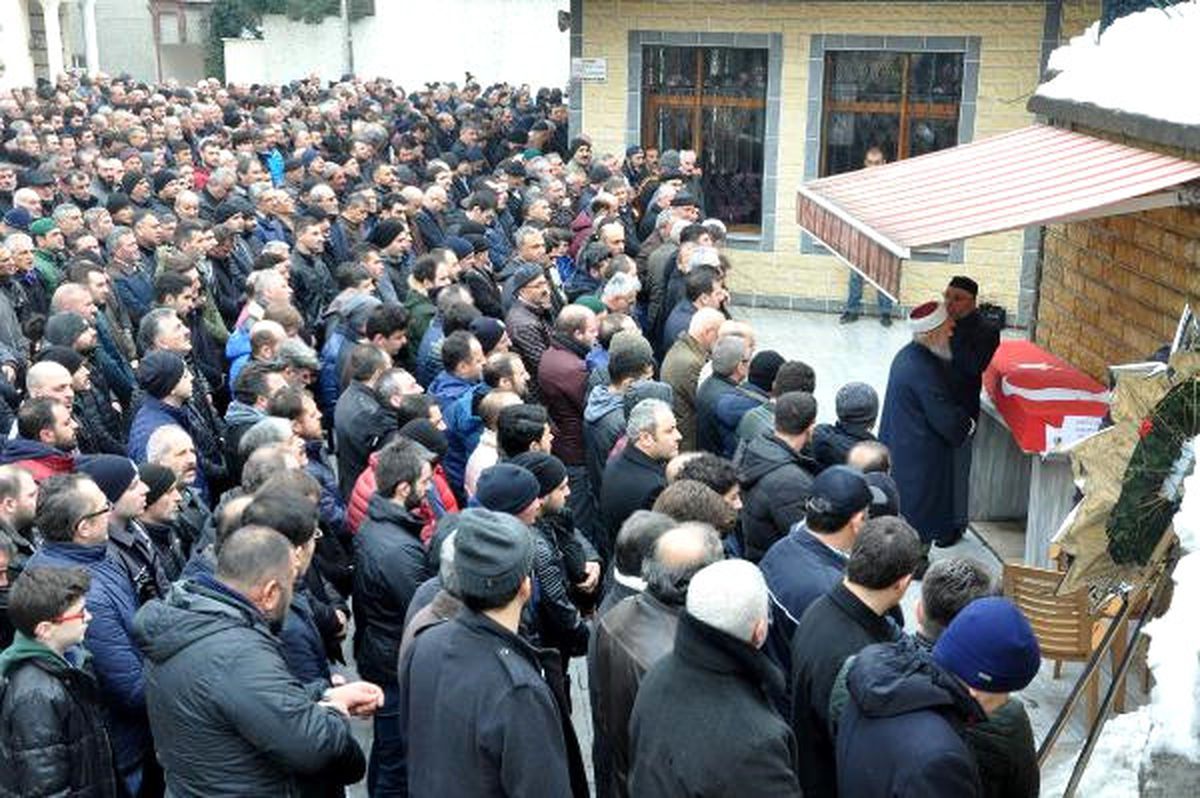 Trabzon\'da İntihar Eden Başkomiser Toprağa Verildi