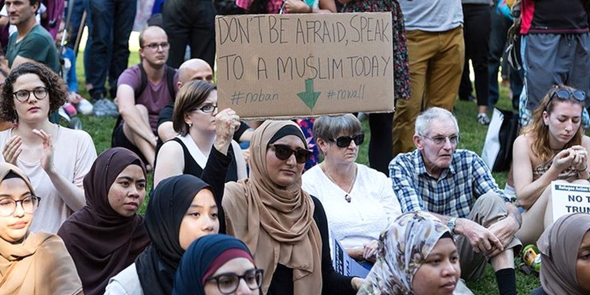 Trump\'ın Vize Yasağı Endonezya\'da Protesto Edildi