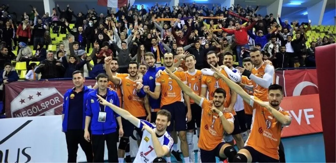 Voleybol: Efeler Ligi