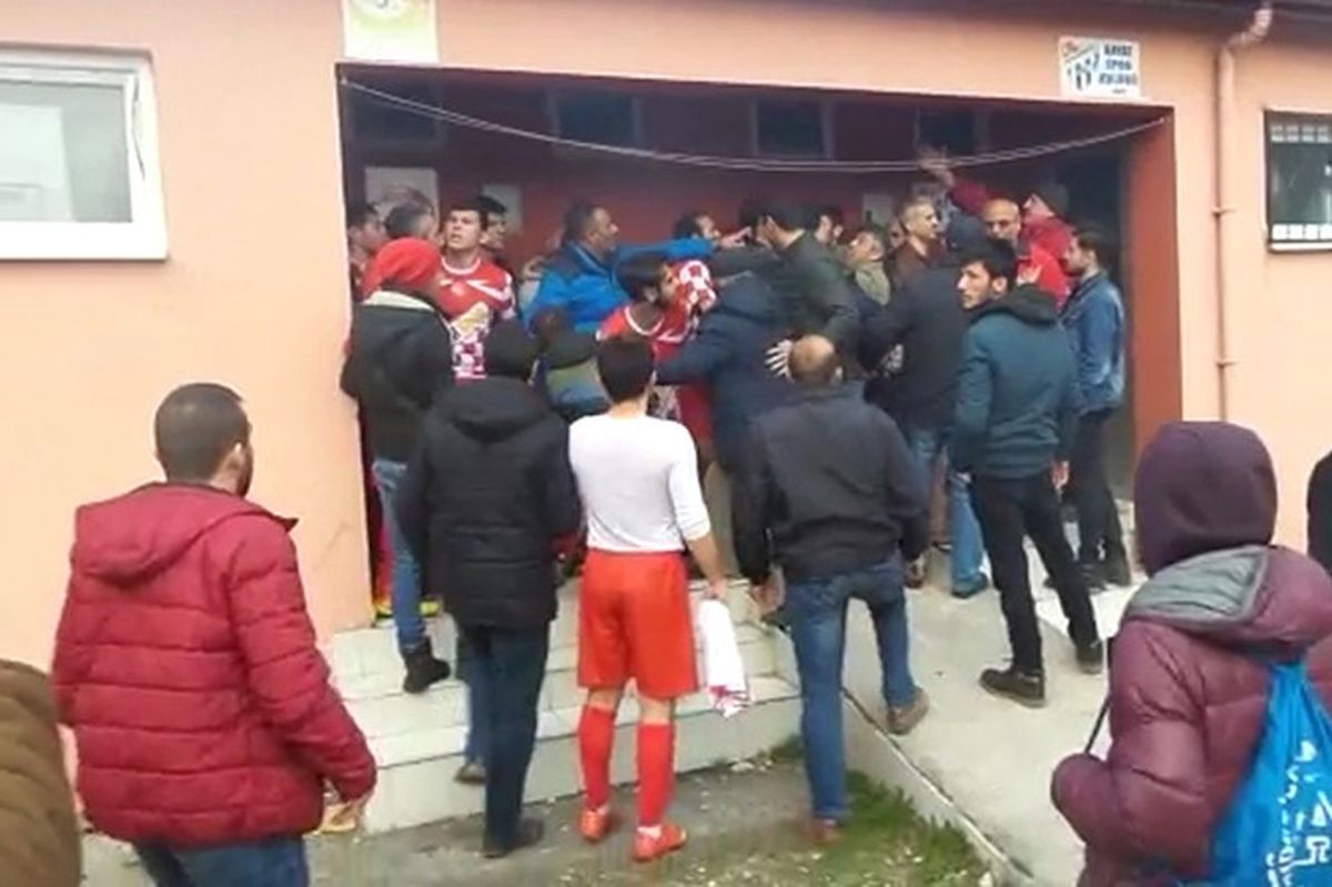 Amatör Küme Maçı Sonrası Futbolcular Birbirine Girdi