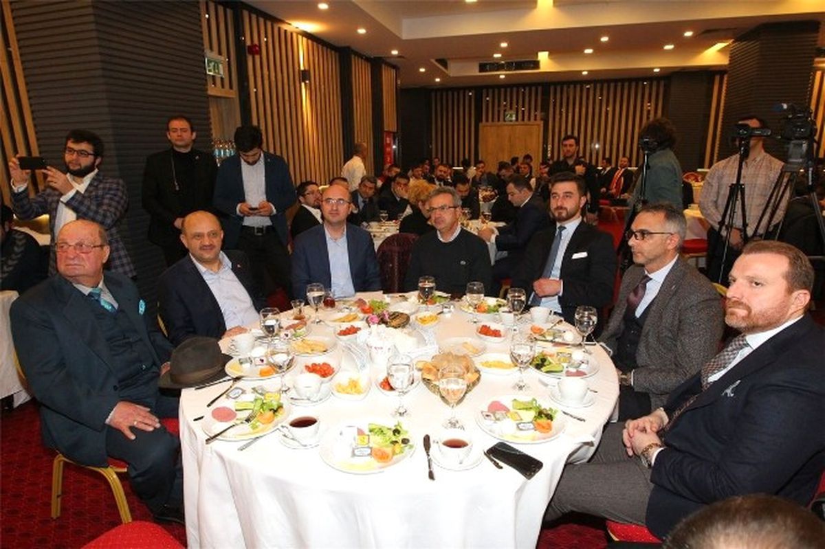 Bakan Işık, AK Parti Gebze Gençlik Kolları Üyeleri ile Buluştu
