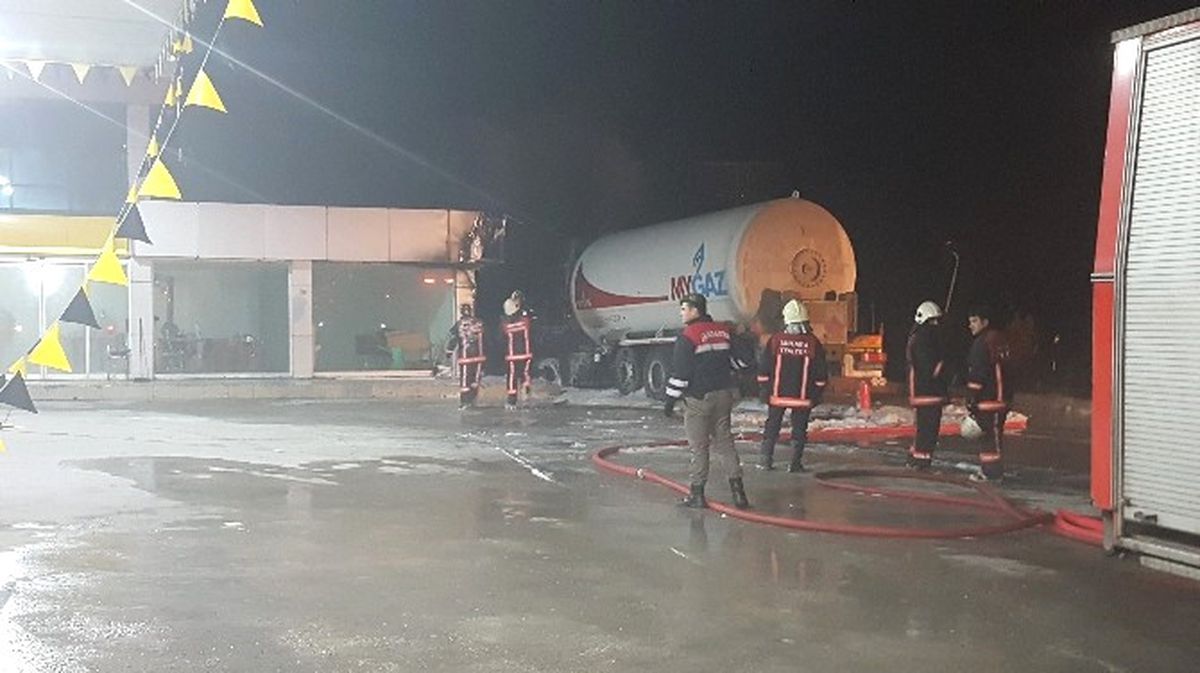Başkent\'te Benzin İstasyonunda Korkutan Yangın