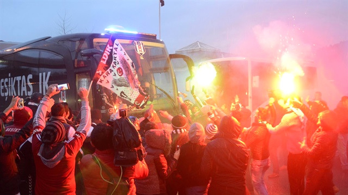 Beşiktaş, Derbiye Meşalelerle Uğurlandı