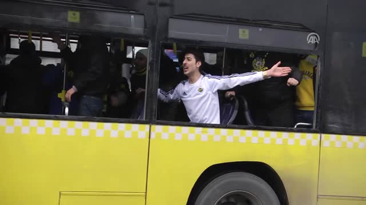 Beşiktaş - Fenerbahçe Maçına Doğru - Takım Otobüsleri Stadyuma Geldi