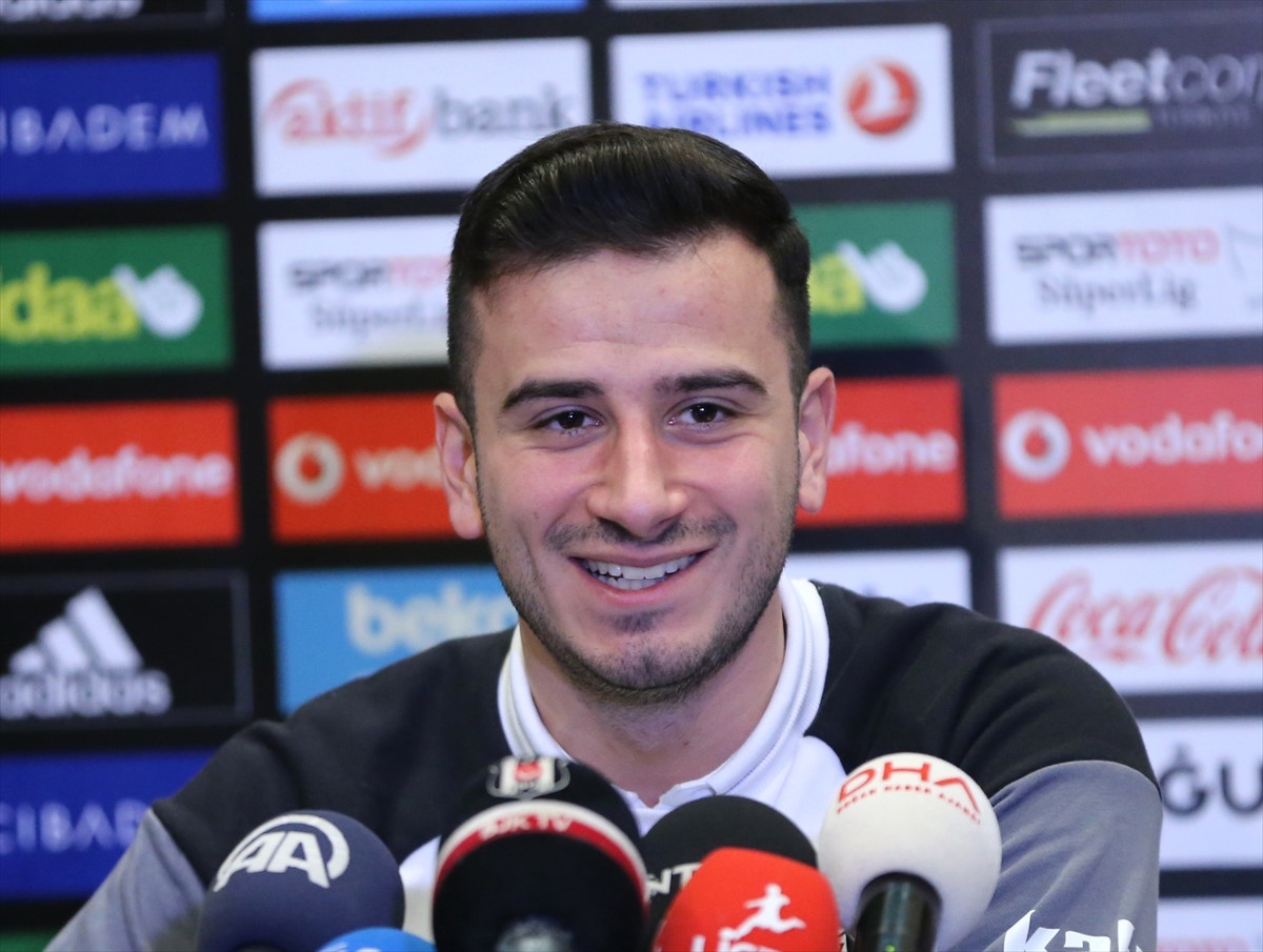 Beşiktaş\'ın Kaptanı Oğuzhan Özyakup: "Keşke Fenerbahçe Buraya Sadece Futbol Oynamak İçin Gelseydi...
