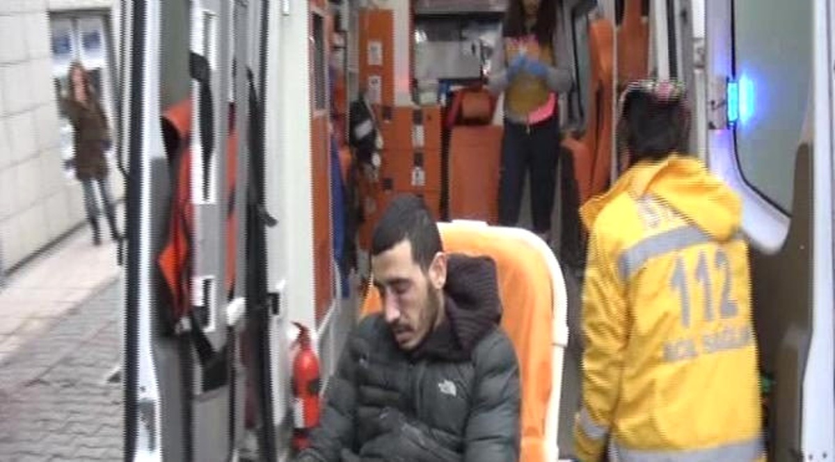 Beyoğlu\'nda 2 Kişinin Yaralandığı Kavga Güvenlik Kamerasında...