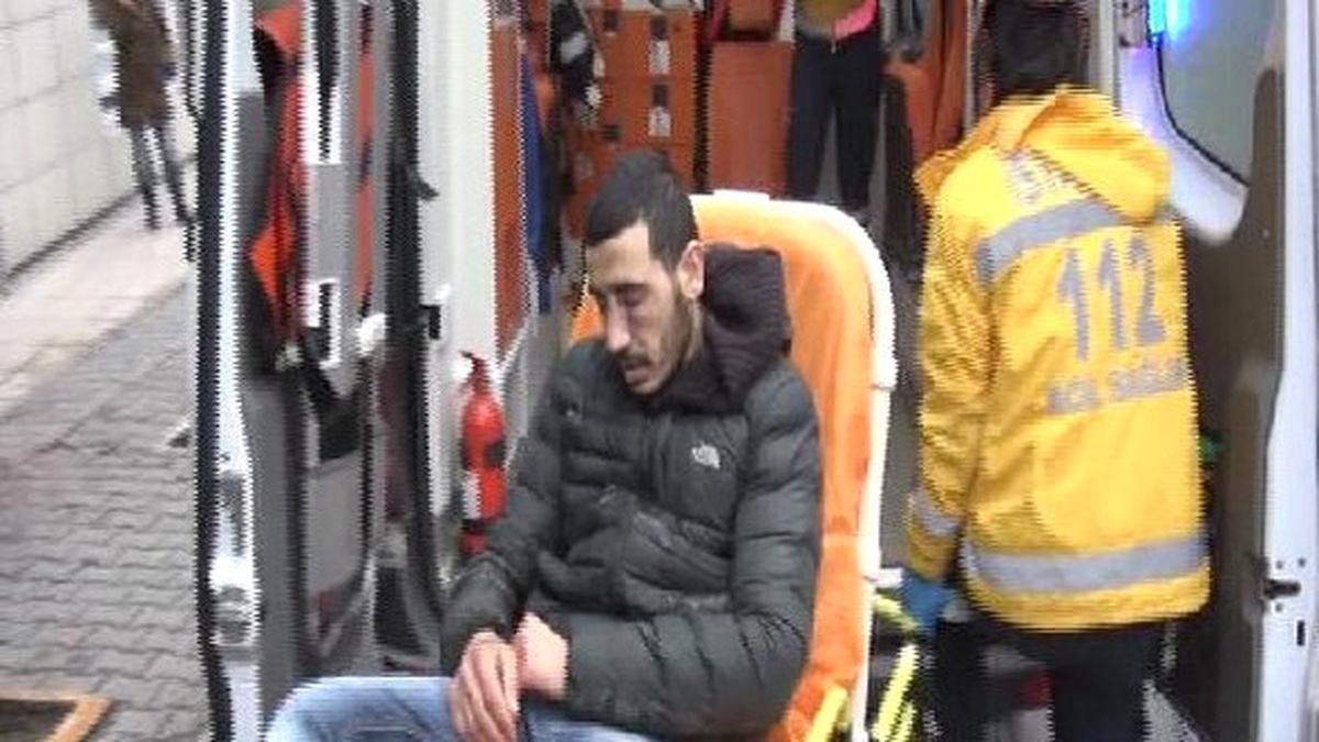 Beyoğlu\'nda 2 Kişinin Yaralandığı Kavga Güvenlik Kamerasında...