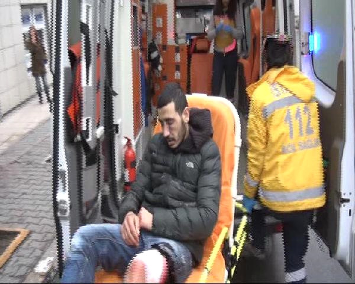 Beyoğlu\'nda İki Kişinin Yaralandığı Kavga Güvenlik Kamerasında...