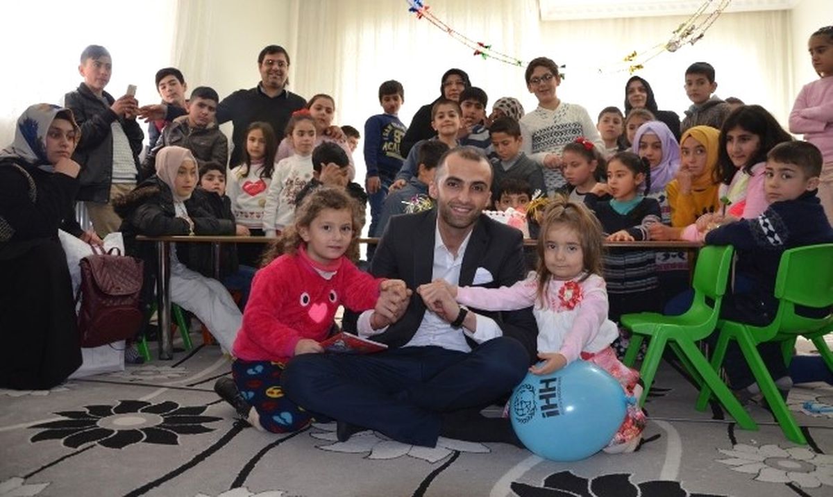 Bitlis İhh\'dan \'Yetim Karne\' Şenliği