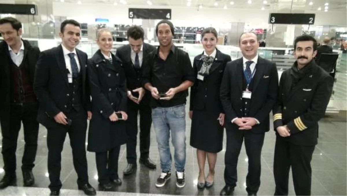 Brezilyalı Efsane Futbolcu Ronaldinho İstanbul\'da