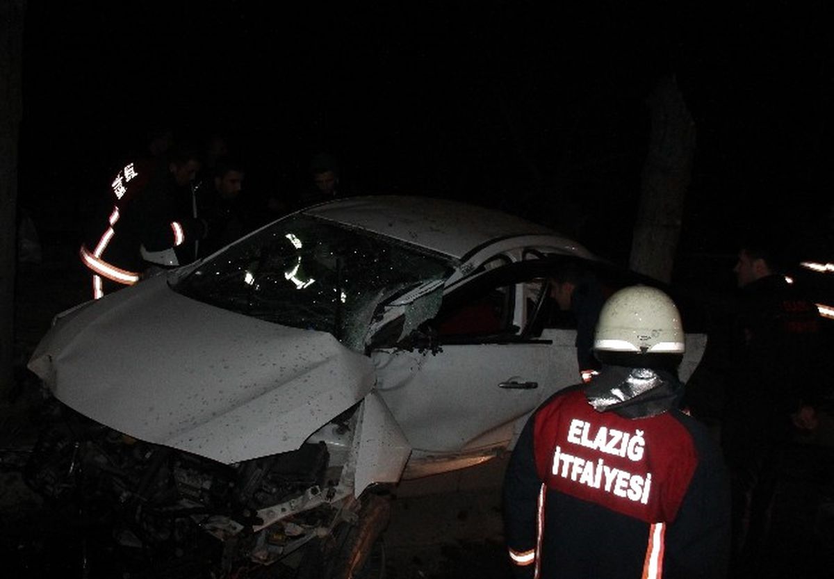 Elazığ\'da Trafik Kazası: 2 Yaralı