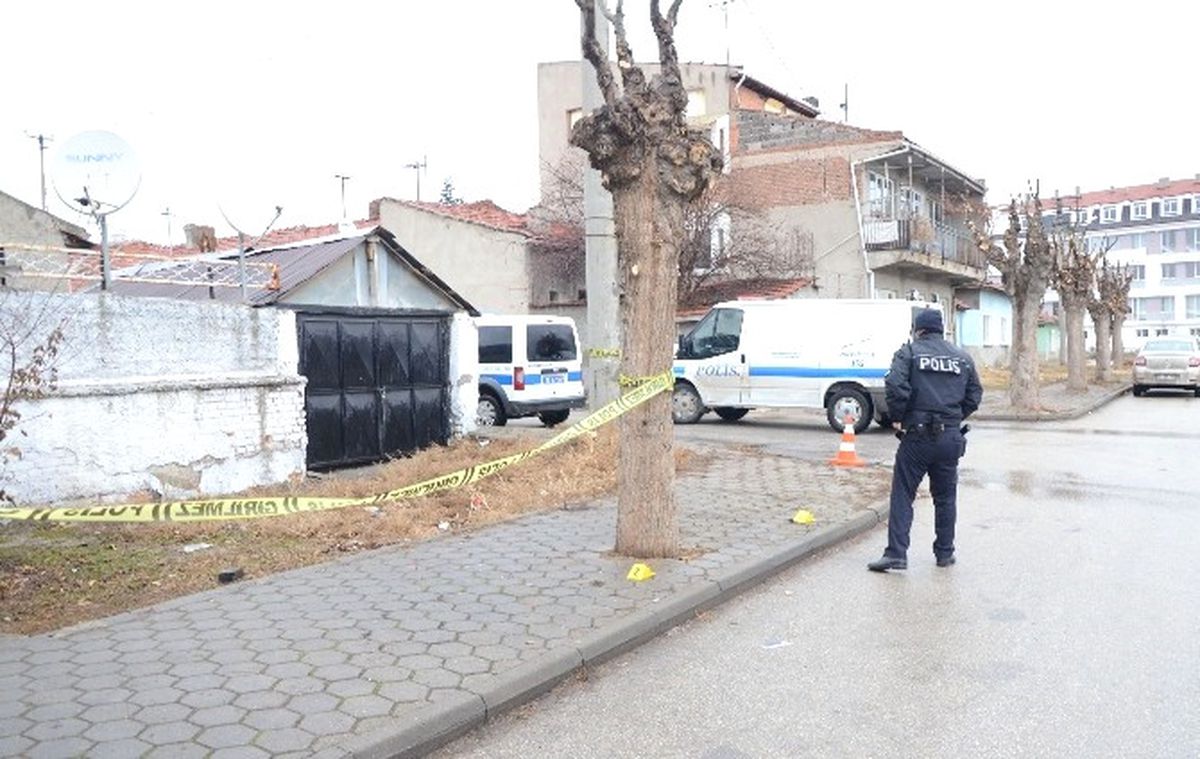 Eskişehir\'de Silahlı Kavga: 2 Yaralı