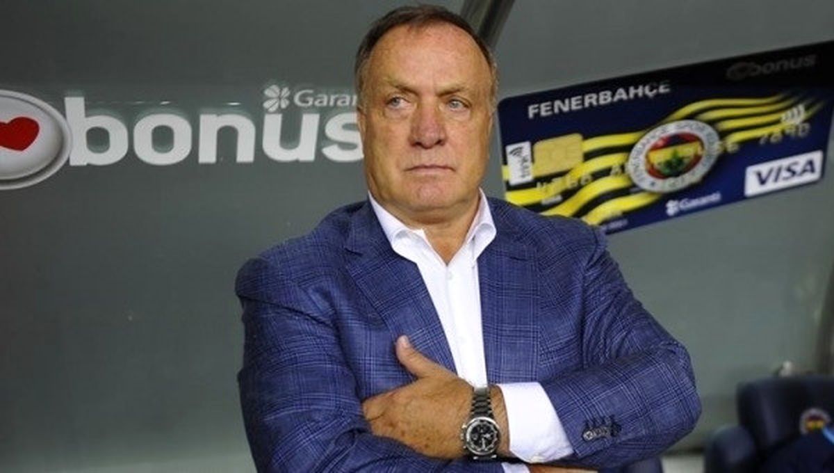 Fenerbahçe\'de Flaş Karar! Advocaat Seneye Kalıyor Mu?