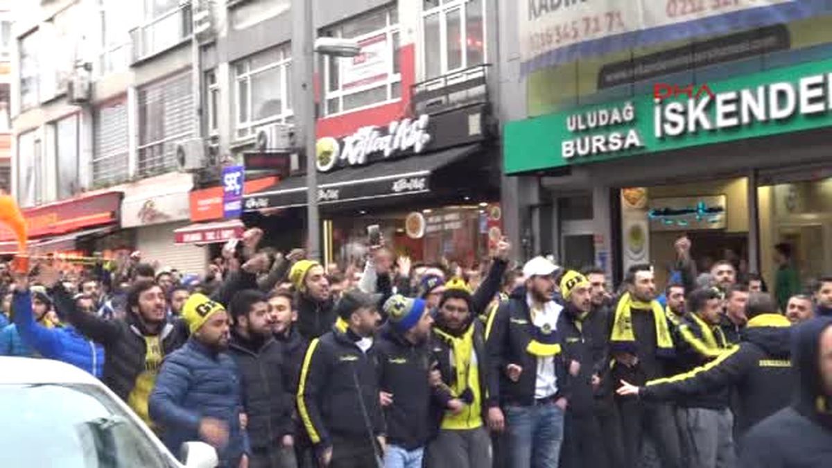 Fenerbahçeli Taraftarlar Derbinin Havasına Girdi