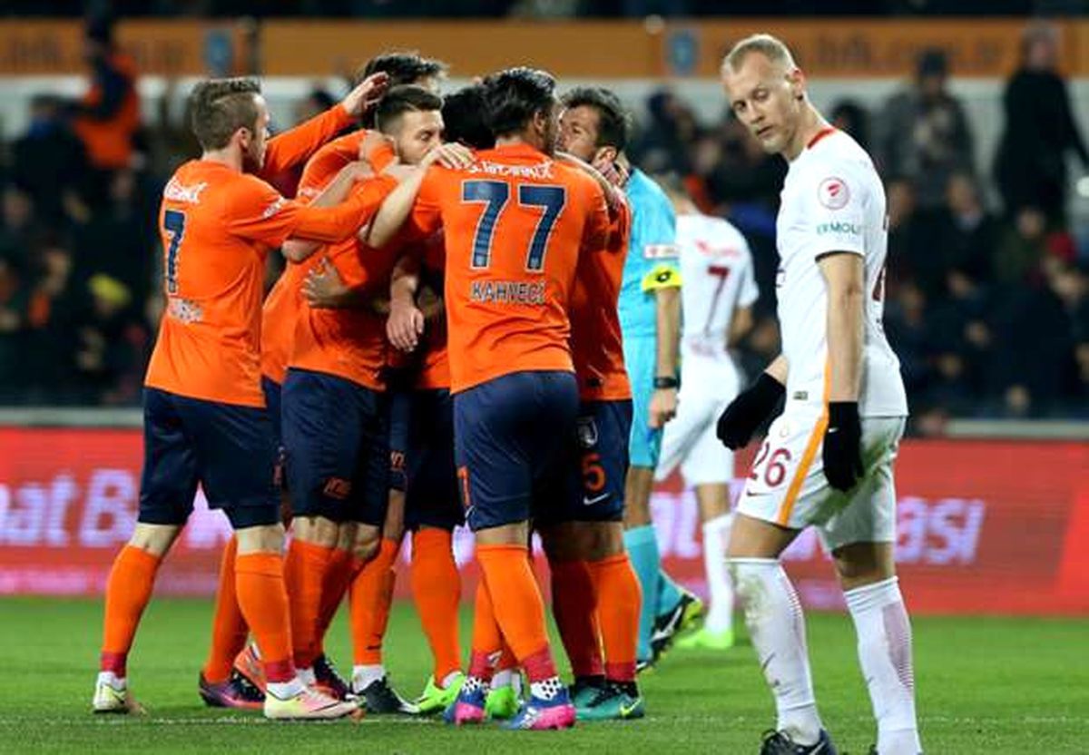 Galatasaray\'a Başakşehir Darbesi Ağır Oldu