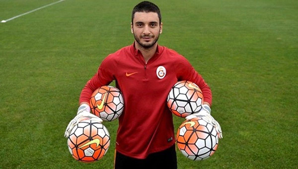 Galatasaray Taraftarlarından Cenk Gönen\'e Destek