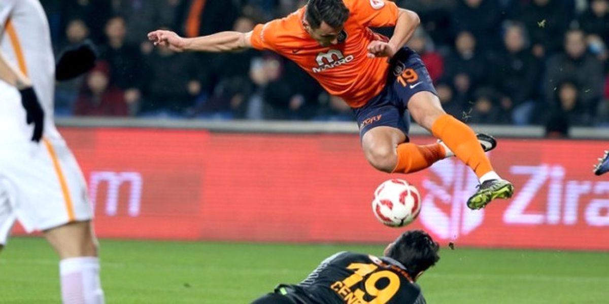 Hakem Oyunu Devam Ettirdi, Galatasaray Ofsayttan Gol Yedi