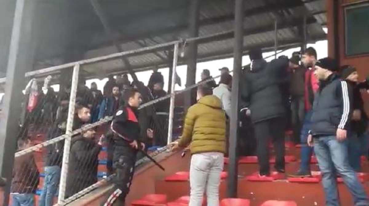 Kadınlar Maçında Erkekler Kavga Etti