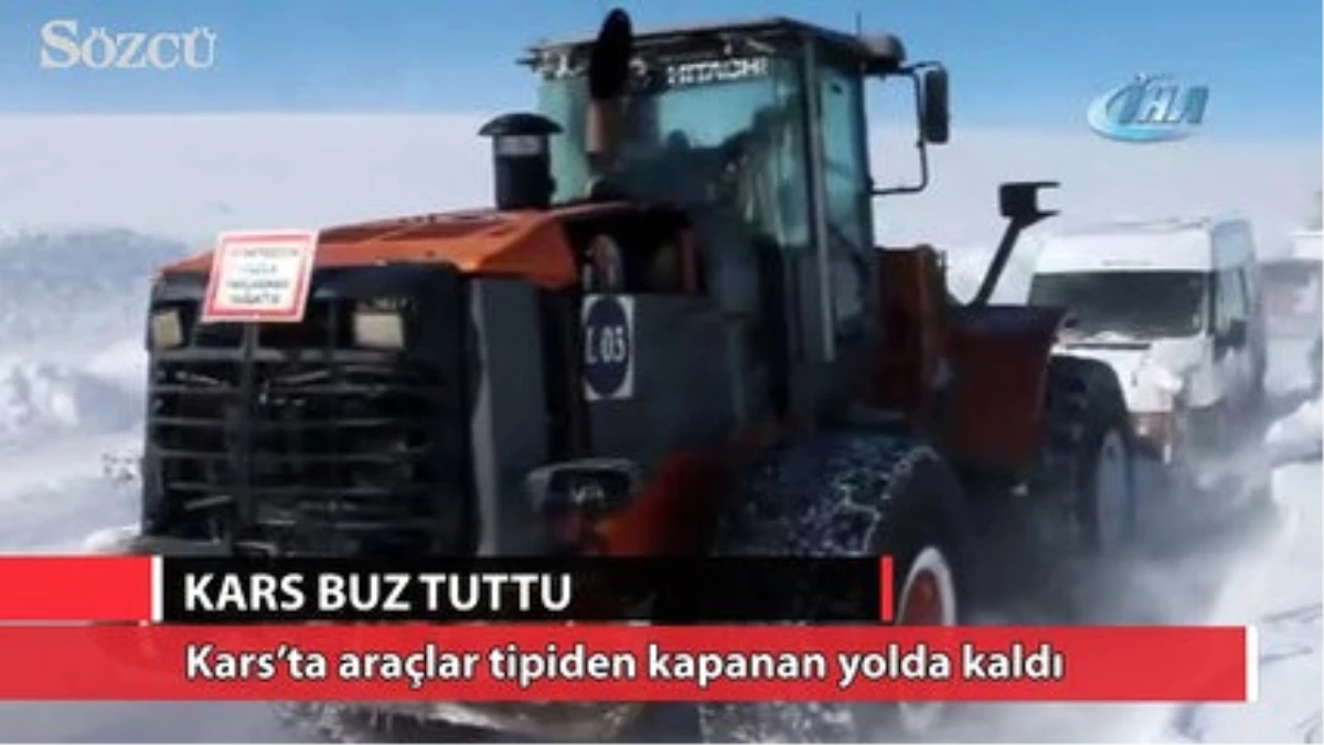 Kars\'ta Araçlar Tipiden Kapanan Yolda Kaldı