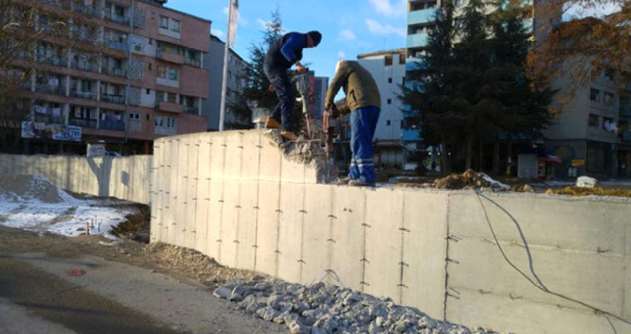 Kosova ile Sırbistan Arasında Gerilime Neden Olan Duvar Yıkıldı
