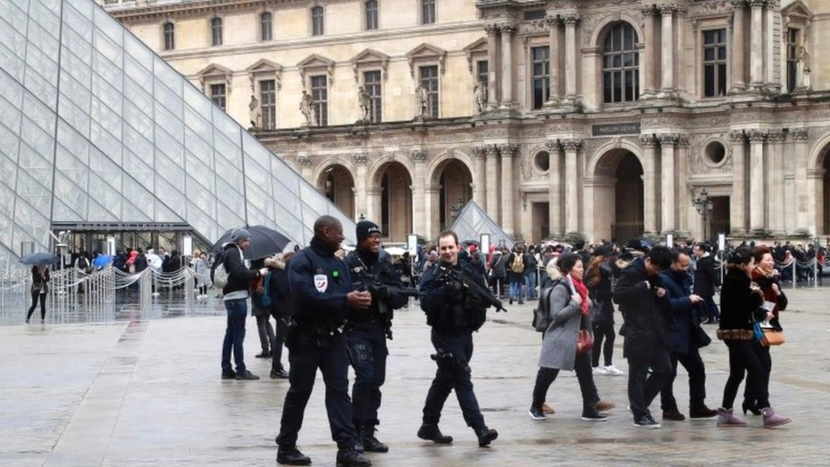 Louvre Saldırganın Babası: Benim Oğlum Terörist Değil