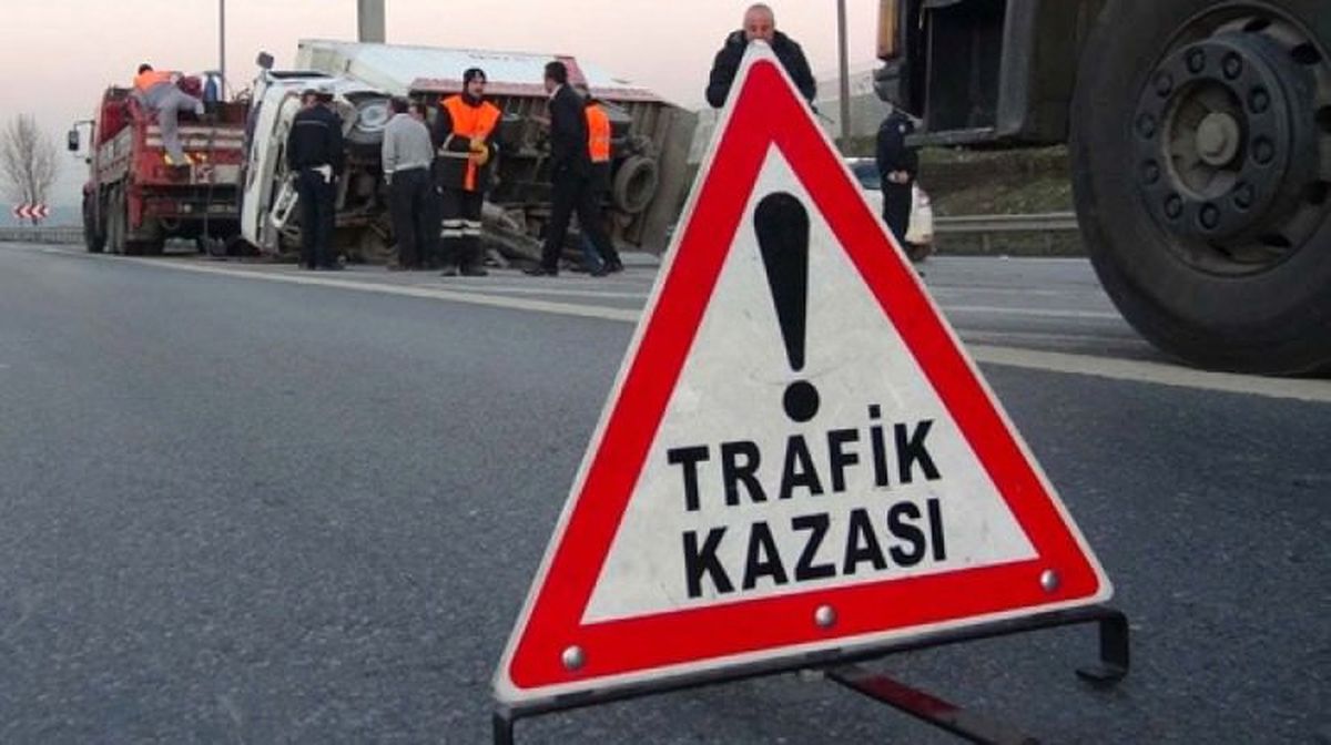 Mersin\'de Devrilen Tırın Sürücüsü Öldü