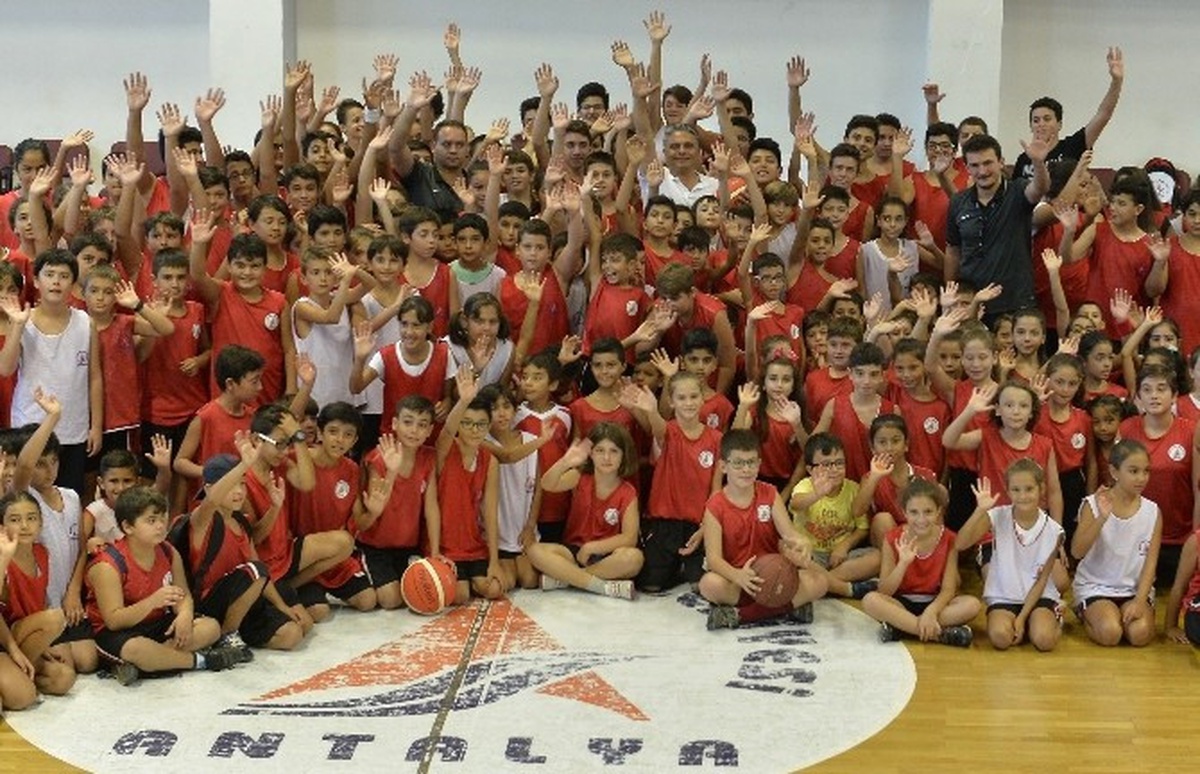 Muratpaşa\'da Herkes İçin Her Yaşta Spor