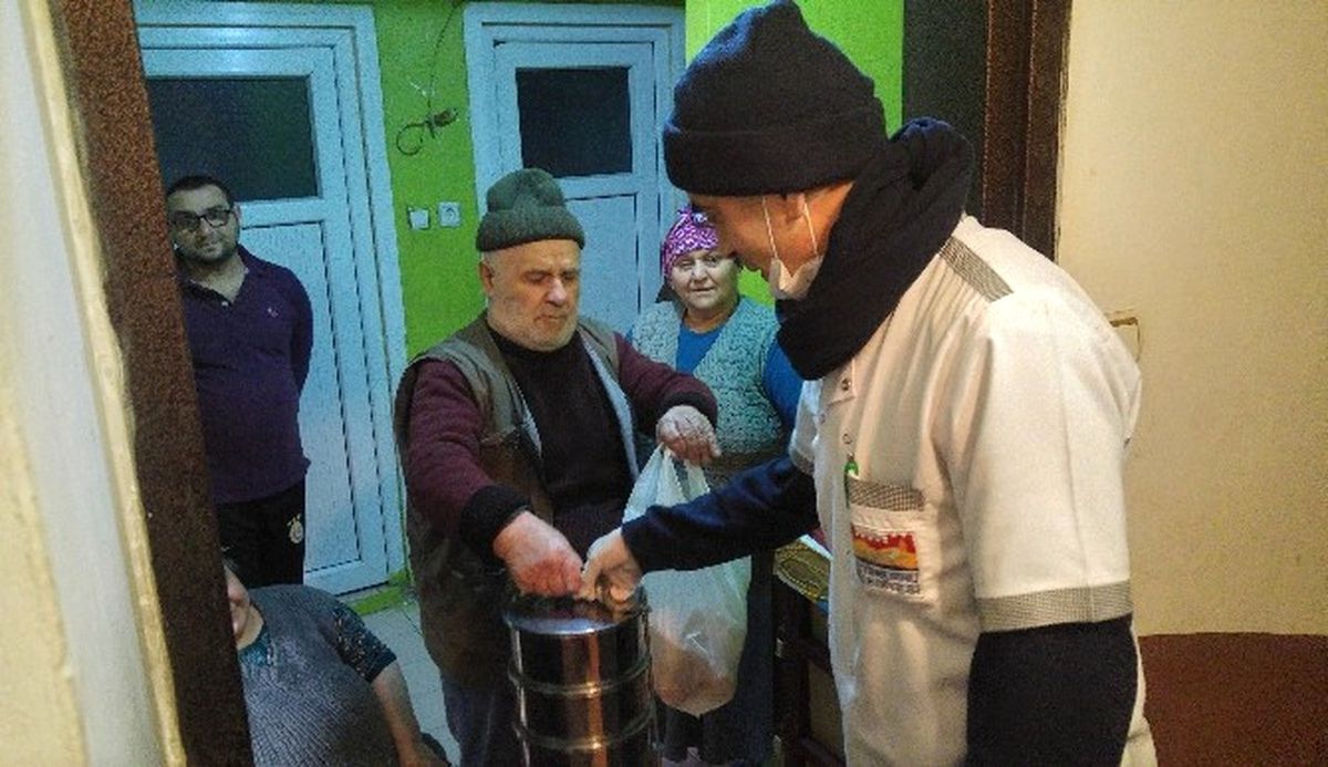 Zeytinburnu Belediyesi Aşevi\'nde 12 Ay Boyunca Vatandaşlara Sıcak Çorba İkramı