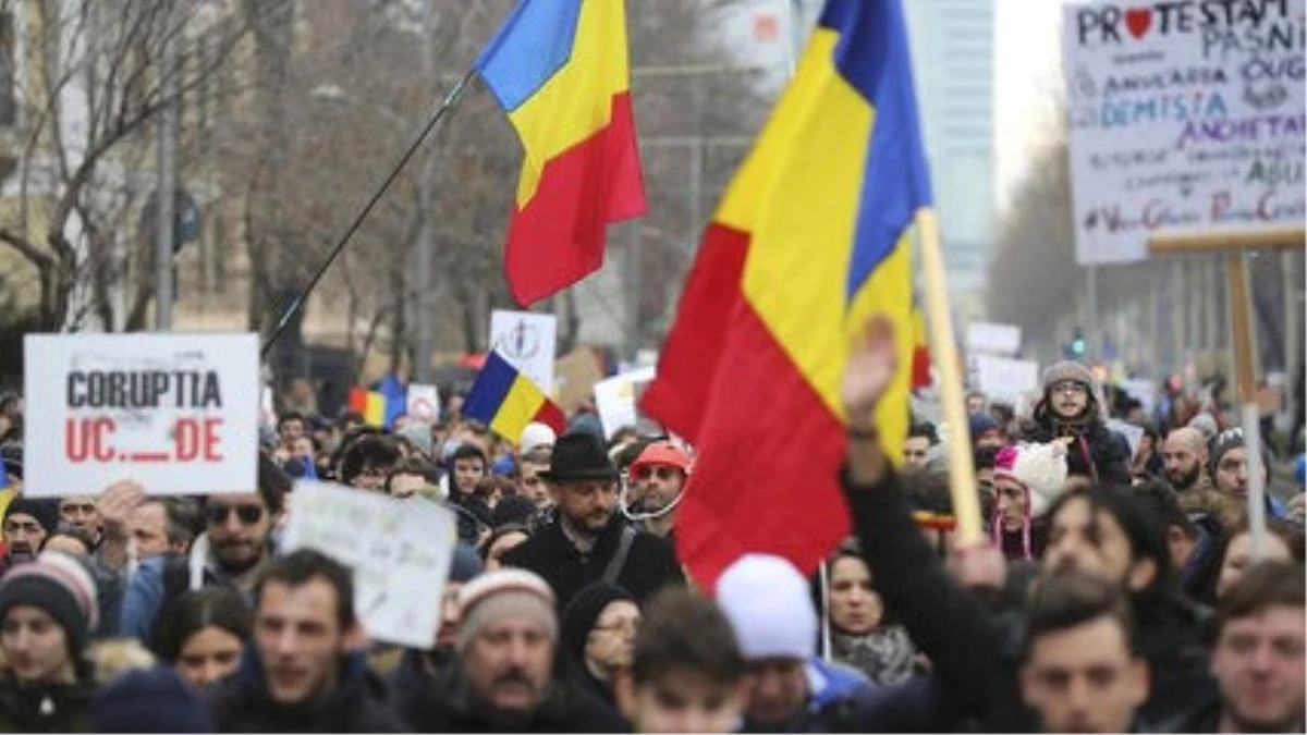 Romanya\'da Hükumet Karşıtı Gösteriler 5\'inci Günü Geride Bıraktı