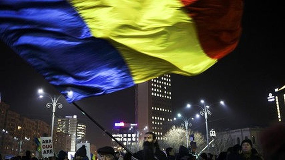 Romanya\'da Hükümet Kitlesel Protestolara Yol Açan Yolsuzluk Affı Kararnamesini Geri Çekti