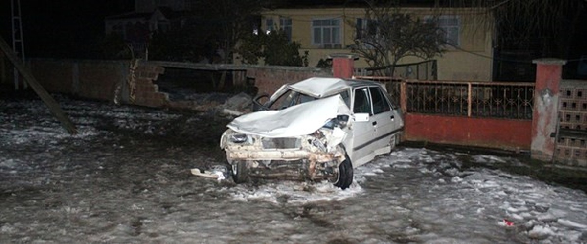 Samsun\'da Otomobil Yayalara Çarptı: 2 Ölü, 3 Yaralı
