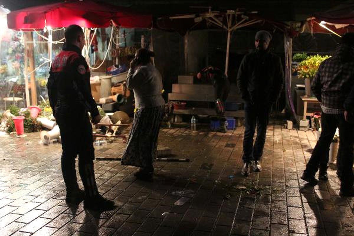 Taksim\'de Çiçekçi Kavgası: 2 Yaralı