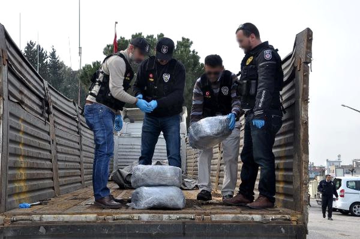Tır\'ın Dorsesinden 202 Kilo Esrar Çıktı
