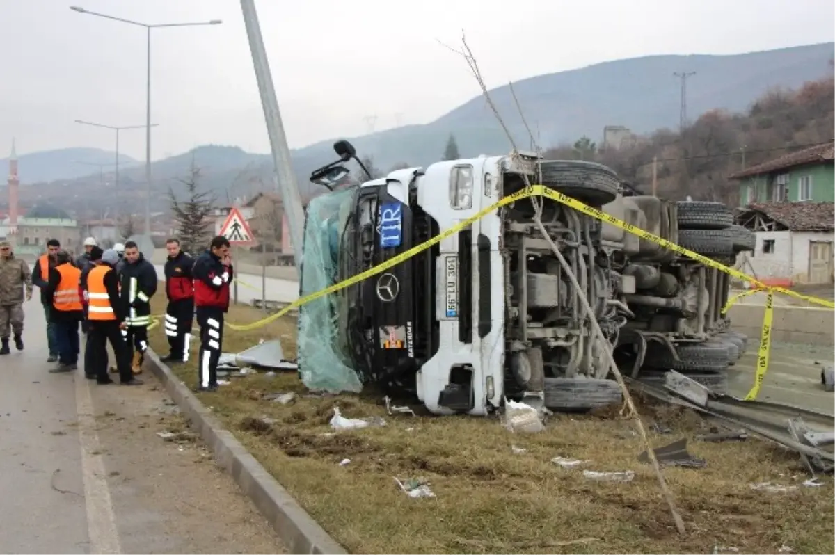 Tır Sürücüsü Kazada Hayatını Kaybetti