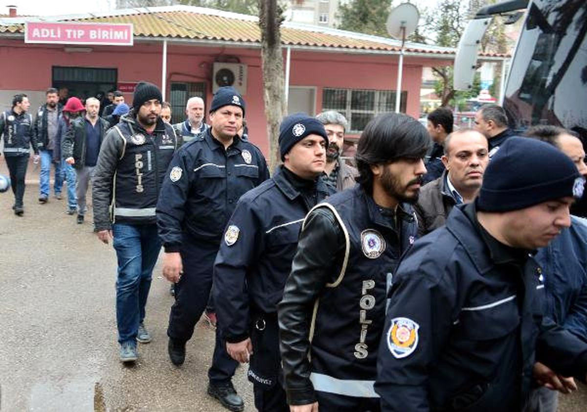 Adana\'da \'Bylock\' Kullanan Polisler Adliyeye Sevk Edildi