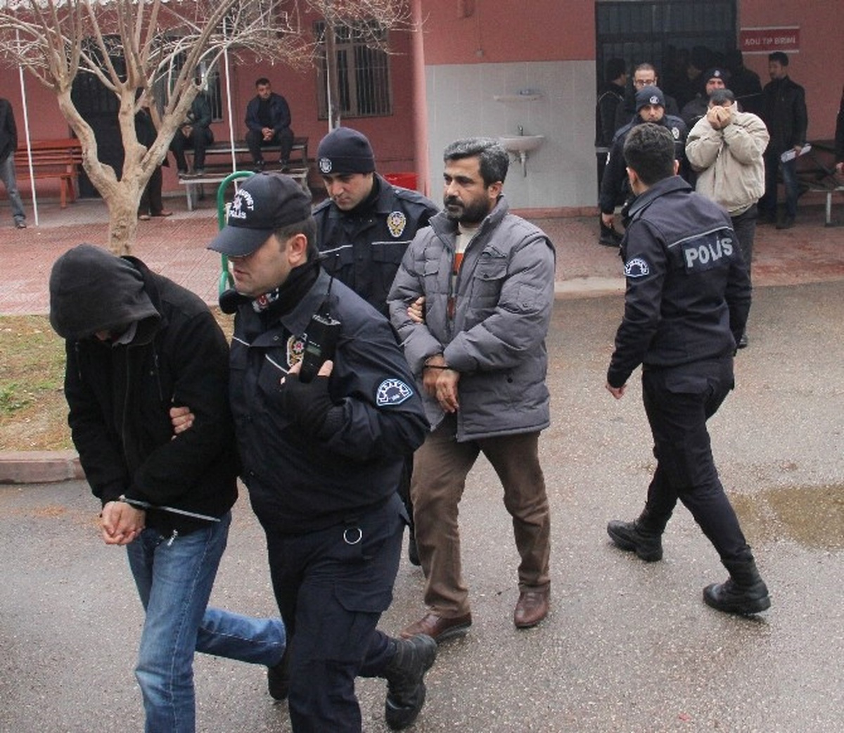 Adana\'da Fetö Operasyonunda 29 Kişi Tutuklandı