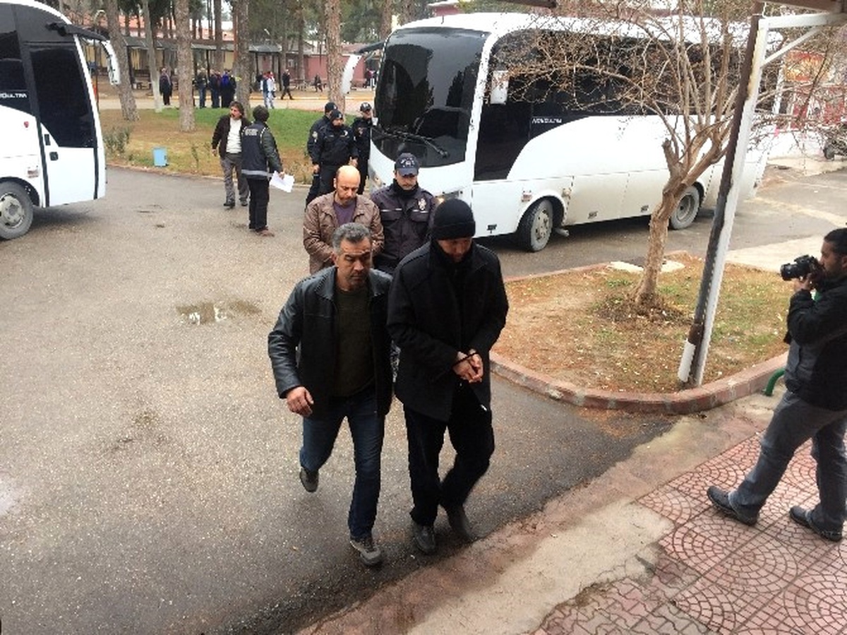 Adana\'da Fetö Şüphelisi Polisler Adliyeye Sevk Edildi