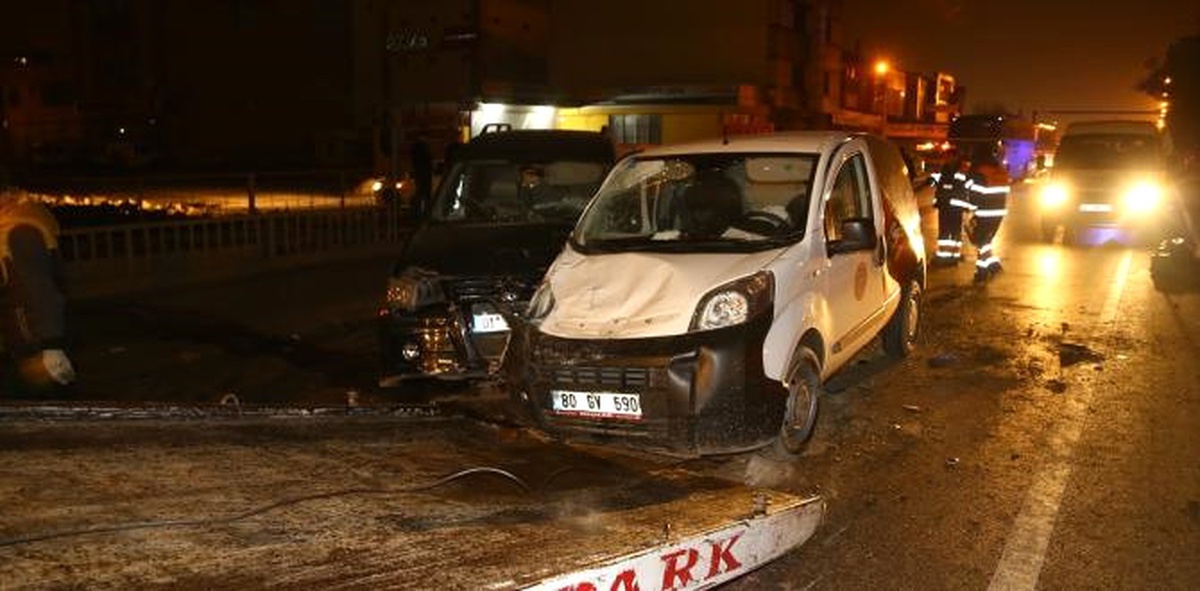 Adana\'da Zincirleme Trafik Kazası: 2 Yaralı