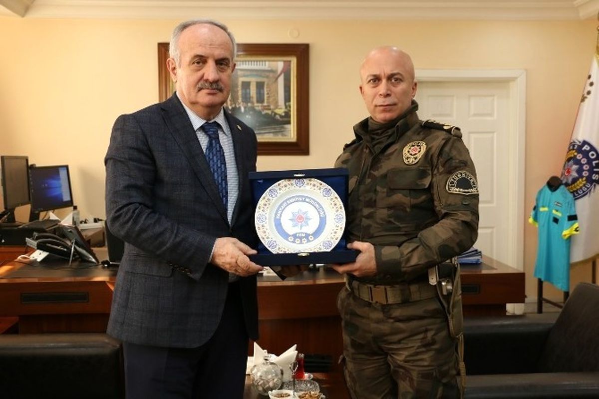 Ak Partili Aygül\'den Emniyete Ziyaret