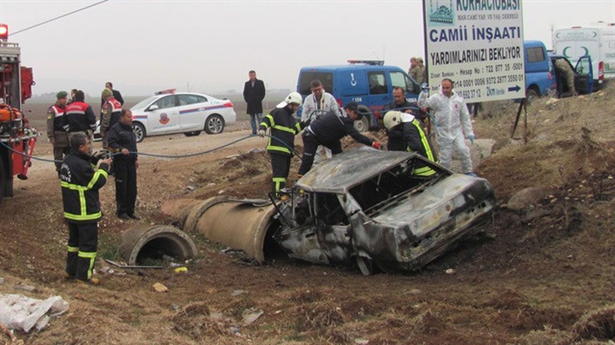 Araban\'da Devrilip Yanan Otomobilde 3 Kişi Öldü
