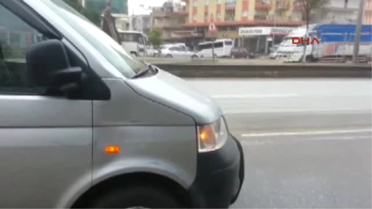 Aydın Yayalara Minibüs Çarptı: 1 Ölü, 1 Yaralı