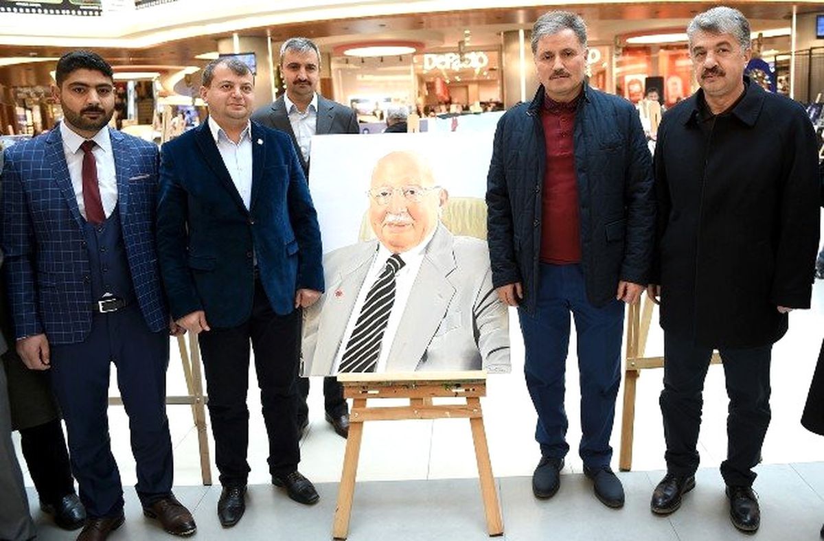 Başkan Çakır, "Necmettin Erbakan" Resim Sergisini Gezdi