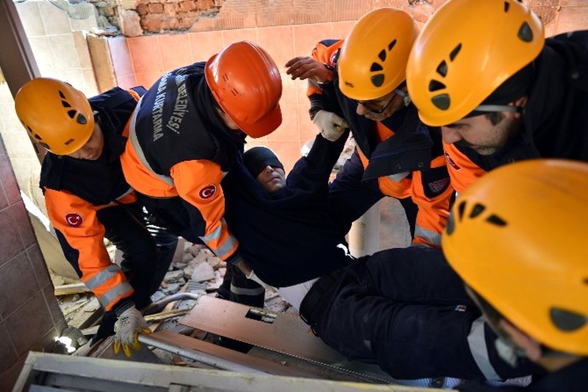 Bursa Afad, Ayvacık\'a 25 Kişilik Ekip Gönderdi