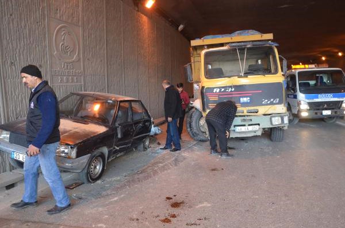 Denizli\'de 6 Aracın Karıştığı Zincirleme Kaza