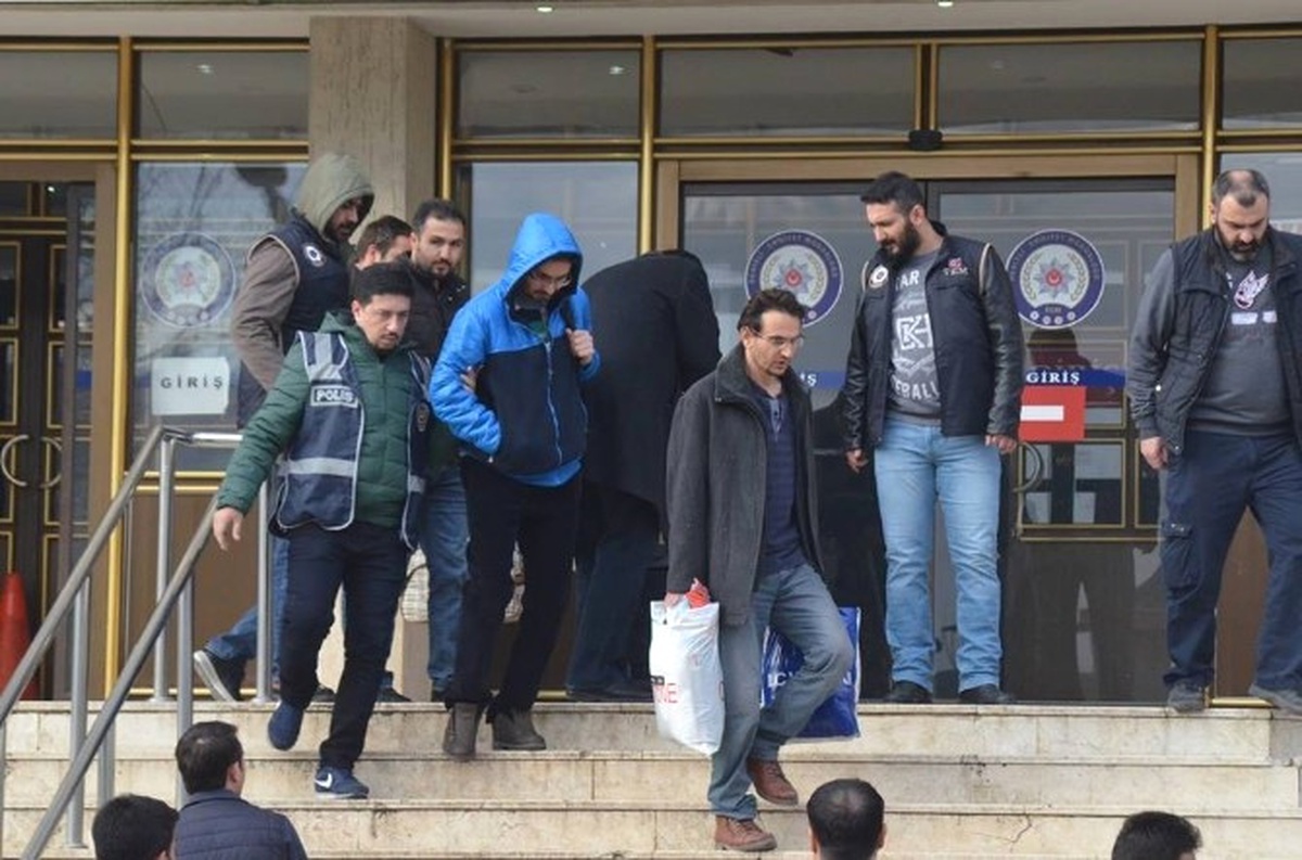 Denizli\'de Fetö\'den Gözaltına Alınan 19 Kişi Adliyeye Sevk Edildi