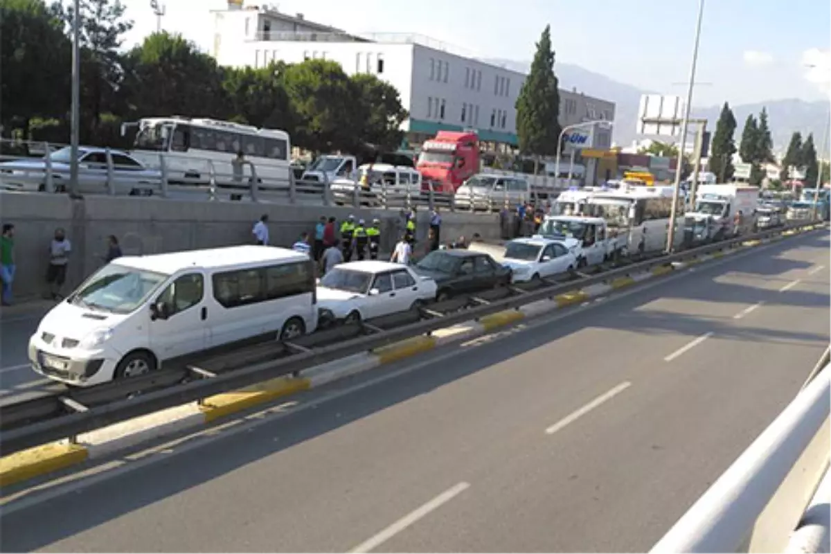 Denizli\'de Zincirleme Trafik Kazası