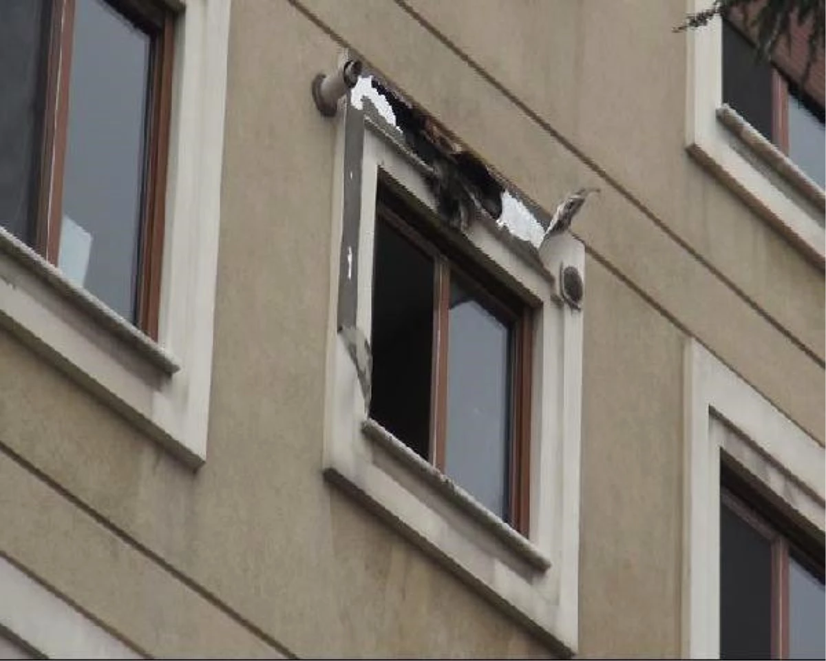 Dha İstanbul - Taraftar Grubundan Atılan Havai Fişek Dairenin Penceresine İsabet Etti