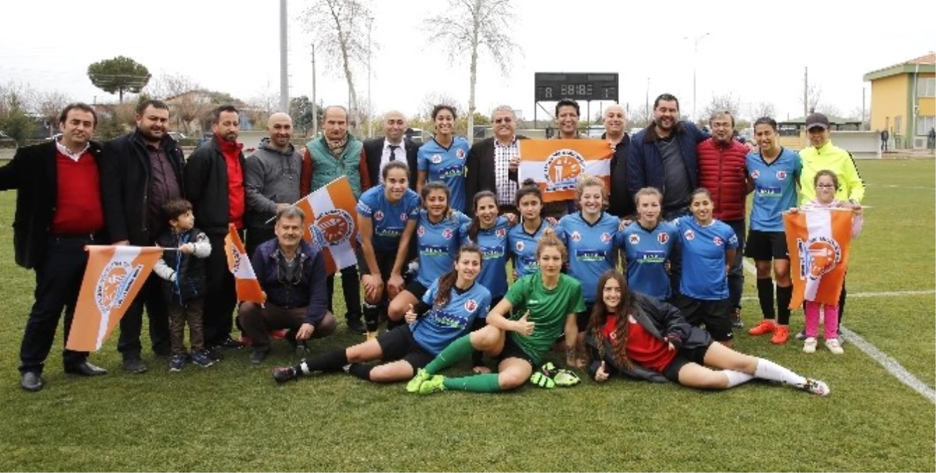 Döşemealtı Kadın Futbol Takımından Gol Show
