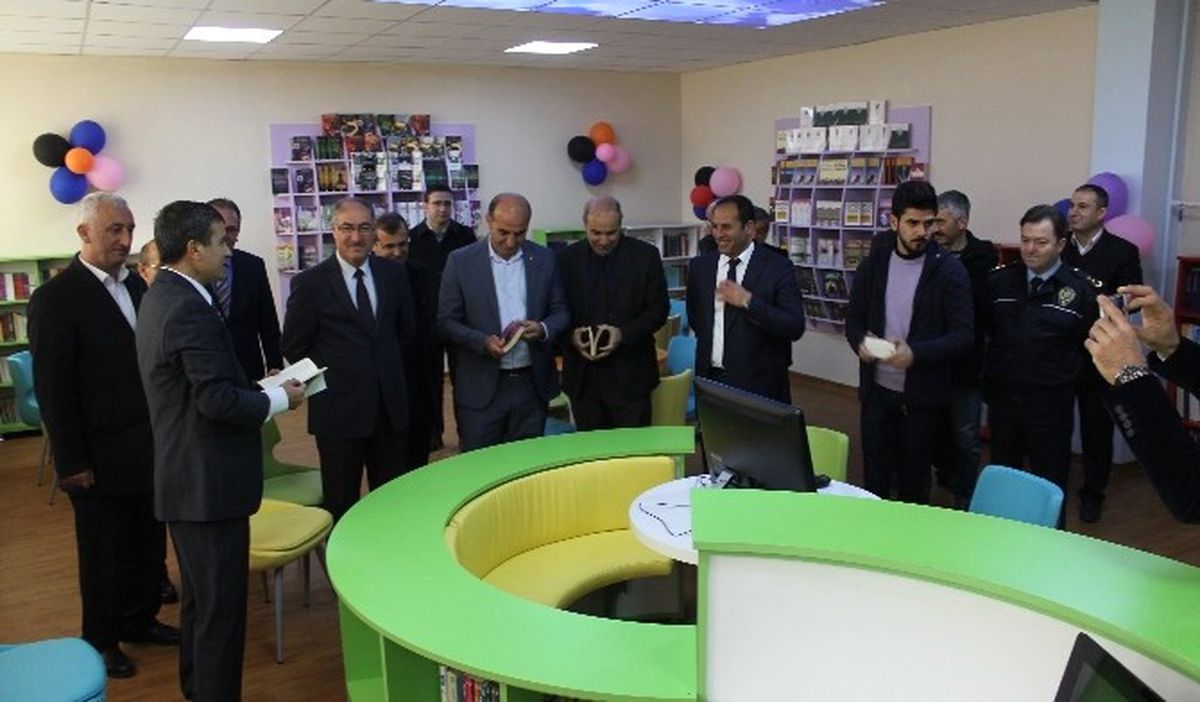 Emniyet Müdürlüğü İmam Hatip Ortaokulunda \'Z\' Kütüphane Açtı