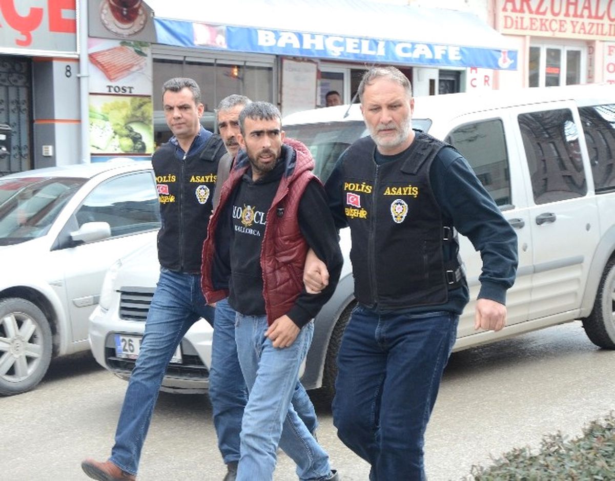 Eskişehir\'de Silahlı Kavganın Şüphelileri Baba ve Oğlu Adliyeye Sevk Edildi